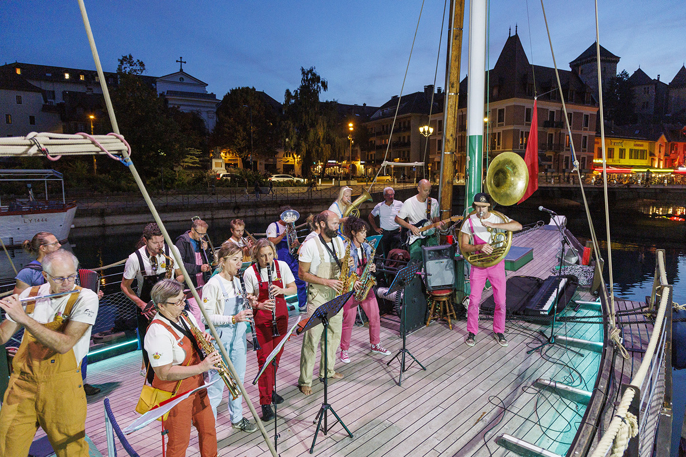 La Fanfare trop tard