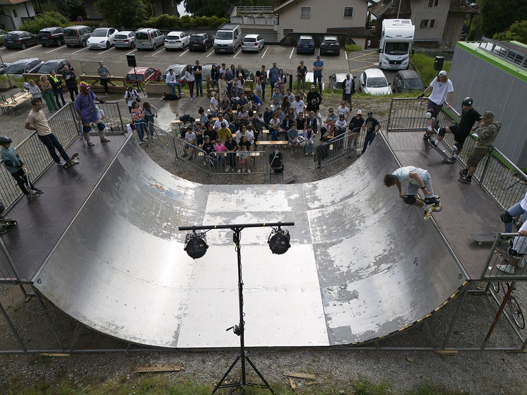 vue aérienne de la rampe de skateboard